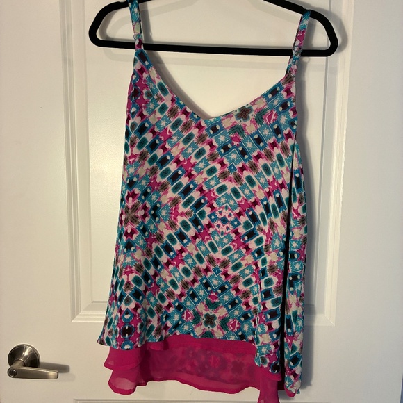 Torrid Size 2 Geometric Sleeveless V-Neck Layered Chiffon Tank Top - Picture 1 of 3